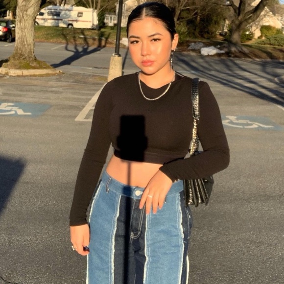 Worn once, selling it cause it’s too long I’m 4’11 - Picture 3 of 3